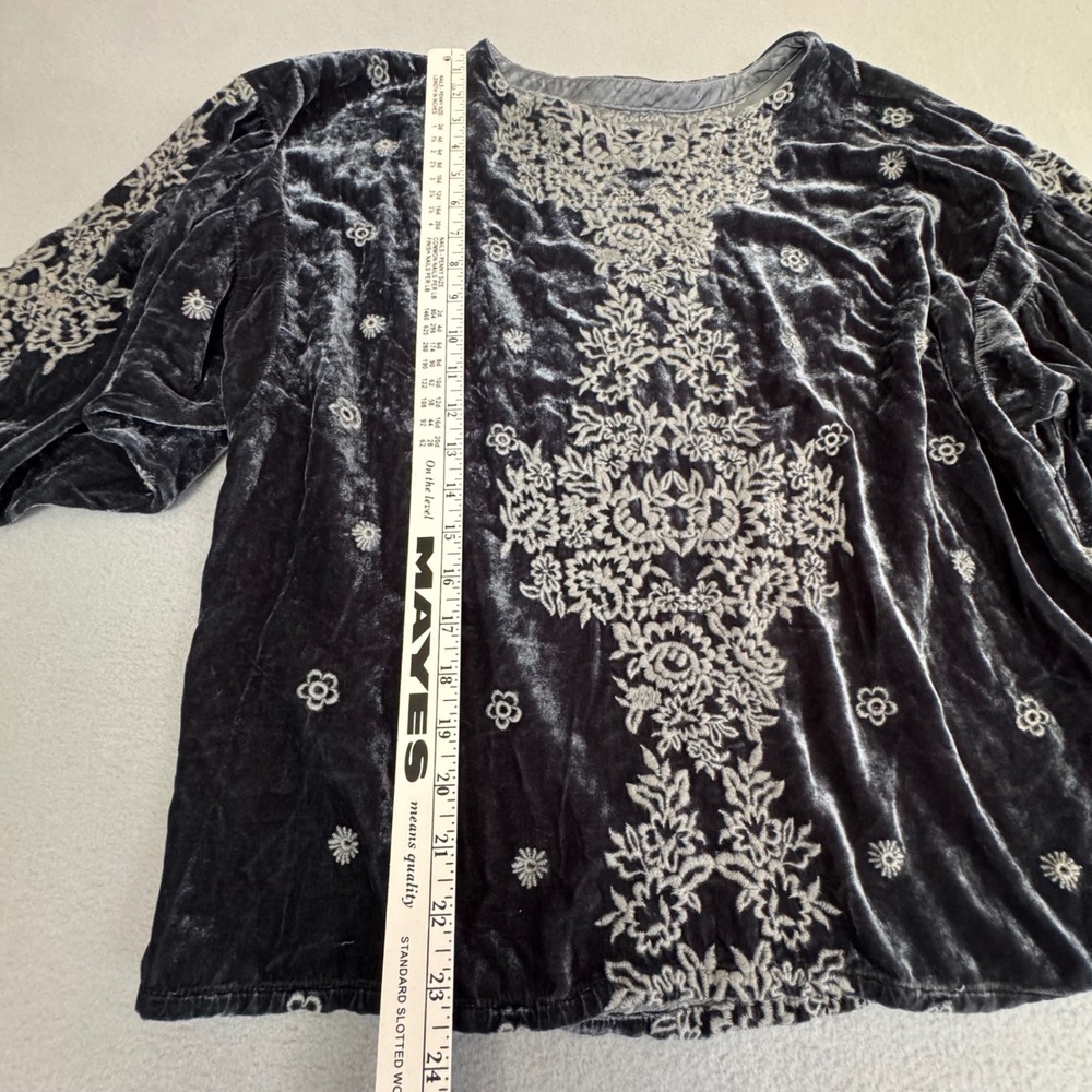 Johnny Was Velvet Blouse Sz S Embroidered Luxury Silk Blend Boho Top Blue Gray - Picture 8 of 10